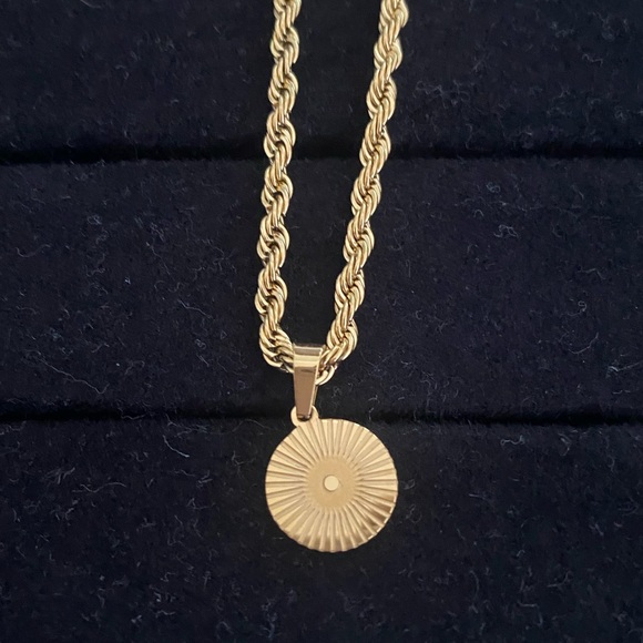 Slide jewels gold necklace with circle pendent - Picture 7 of 14